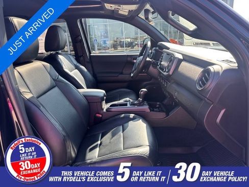 Used 2020 Toyota Tacoma TRD Sport w/ TRD Premium Sport Package AWD/4WD image 30