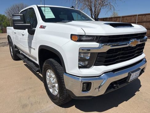 Used 2025 Chevrolet Silverado 2500 LT w/ Convenience Package AWD/4WD image 2