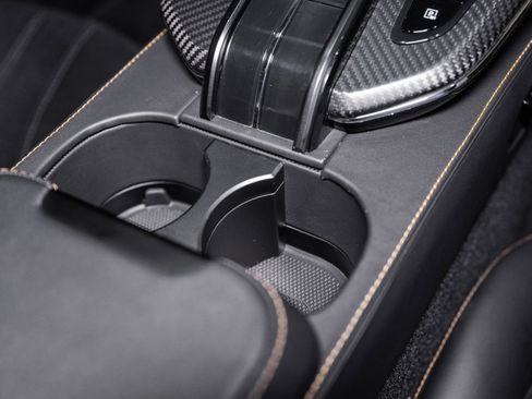 Used 2025 Aston Martin V8 Vantage Coupe image 36