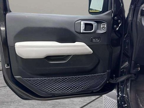 Used 2021 Jeep Wrangler Unlimited Sahara image 10