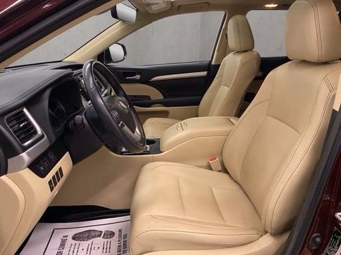 Used 2018 Toyota Highlander XLE AWD/4WD image 8