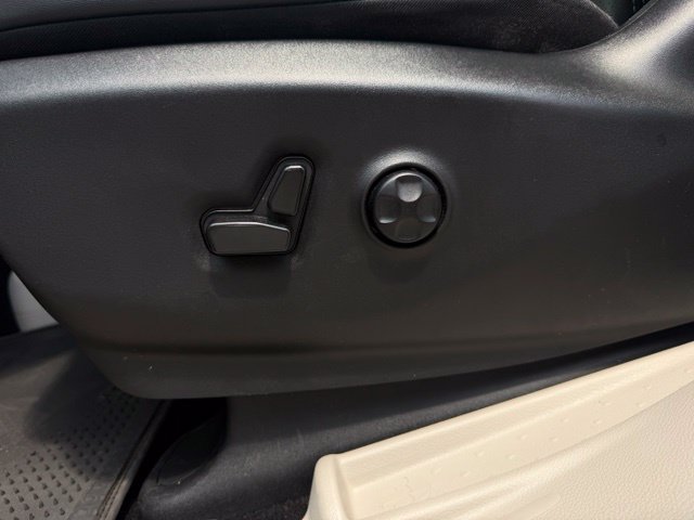 Used 2024 Chrysler Pacifica Touring-L FWD image 27