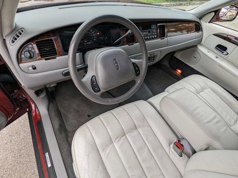 Used 1998 Lincoln Town Car Executive image 10