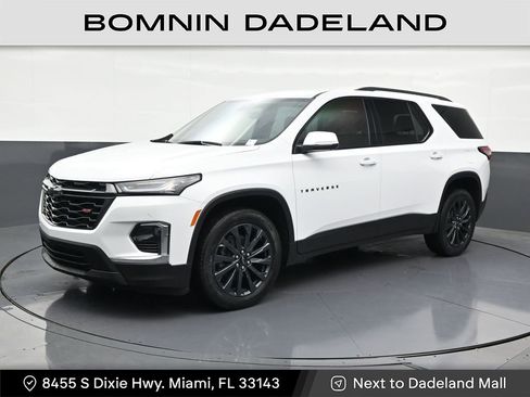 Used 2023 Chevrolet Traverse RS FWD image 1