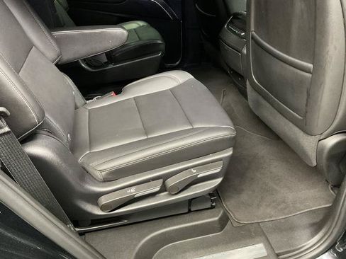 Used 2023 Cadillac Escalade Luxury AWD/4WD image 12