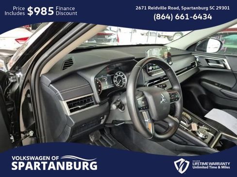 Used 2024 Mitsubishi Outlander SE image 2