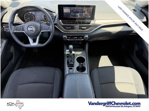 Used 2025 Nissan Altima 2.5 SV w/ SV Special Edition Package AWD/4WD image 10