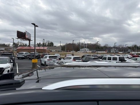 Used 2021 GMC Yukon Denali w/ Denali Premium Package image 4