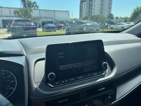 Used 2025 Nissan Rogue SV image 20