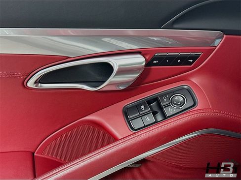 Used 2018 Porsche 911 Carrera 4S image 14