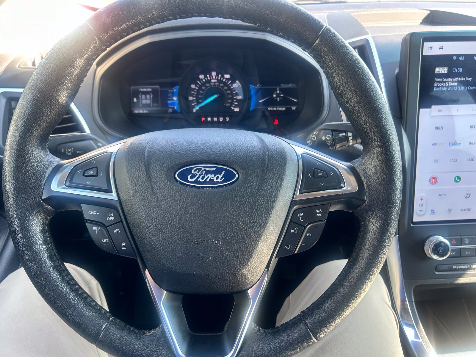 Used 2022 Ford Edge Titanium w/ Equipment Group 301A AWD/4WD image 9