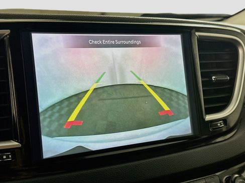 Used 2024 Chrysler Pacifica Touring-L FWD image 22