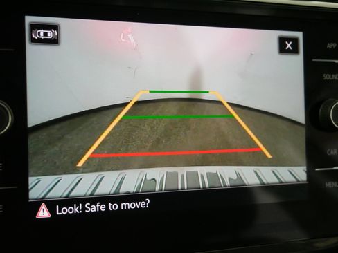 Used 2024 Volkswagen Tiguan SE w/ Panoramic Sunroof Package image 33