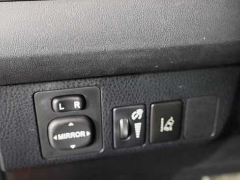 Used 2017 Toyota RAV4 LE FWD image 22