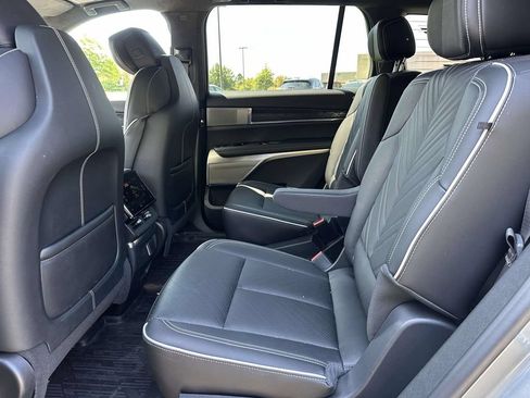 Certified 2026 Cadillac Vistiq Platinum w/ LPO, Floor Liner Package AWD/4WD image 10