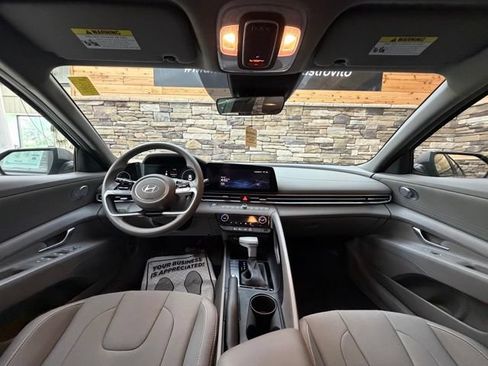 Certified 2024 Hyundai Elantra SEL FWD image 17