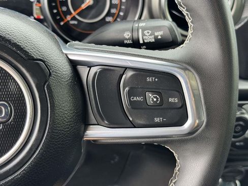 Used 2023 Jeep Gladiator Overland AWD/4WD image 12