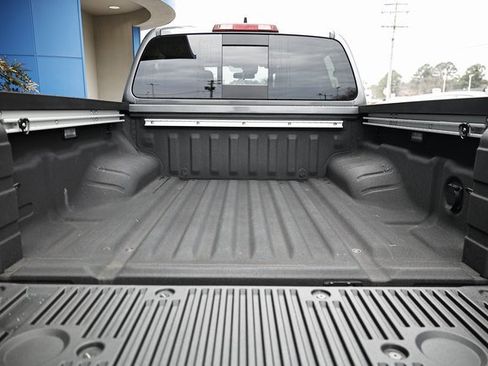 Used 2025 Nissan Frontier SV w/ SV Convenience Package image 28