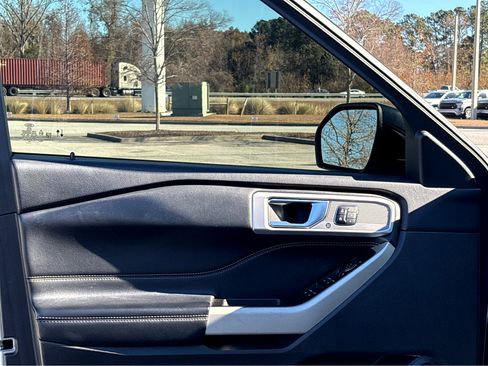 Used 2021 Ford Explorer Limited w/ Equipment Group 301A image 10