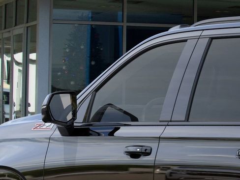 New 2026 Chevrolet Suburban Z71 AWD/4WD image 12