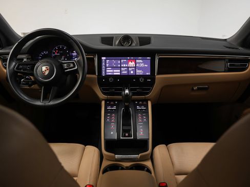 Certified 2023 Porsche Macan AWD/4WD image 29