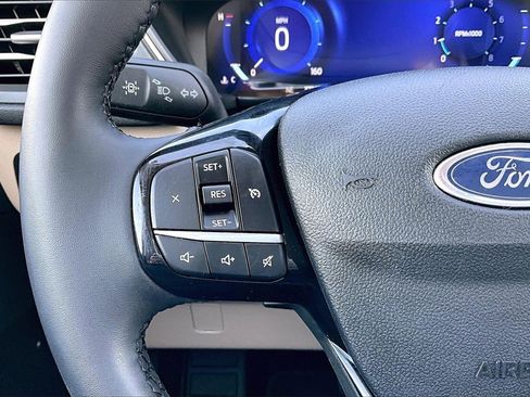 Used 2022 Ford Escape SEL w/ Technology Package image 18