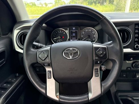 Used 2022 Toyota Tacoma SR5 RWD image 14