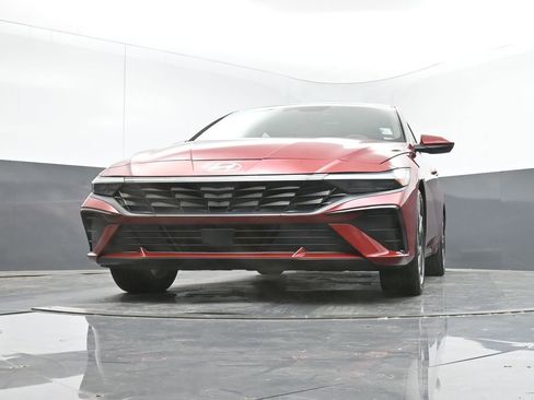 Used 2025 Hyundai Elantra SEL image 40