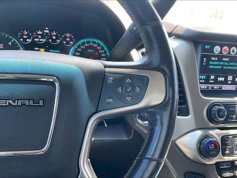 Used 2018 GMC Yukon Denali w/ Open Road Package AWD/4WD image 18