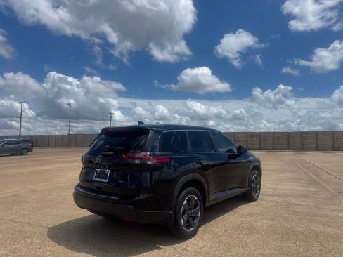 Certified 2024 Nissan Rogue SV FWD image 19