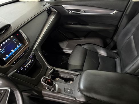 Used 2018 Cadillac XT5 Luxury w/ Driver Awareness Package FWD image 18