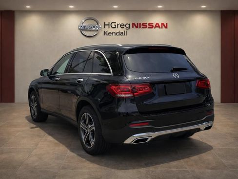 Used 2022 Mercedes-Benz GLC 300 image 2