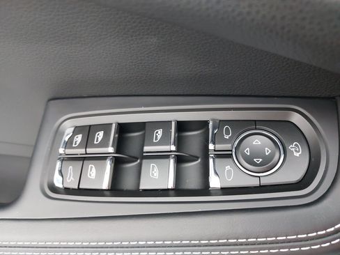 Certified 2026 Porsche Macan S AWD/4WD image 30