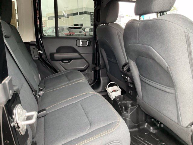 Used 2025 Jeep Wrangler Unlimited Sahara w/ Safety Group AWD/4WD image 16
