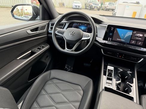 Used 2025 Volkswagen Atlas Cross Sport SE image 21