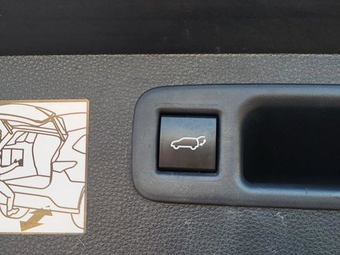 Used 2021 Toyota Highlander Limited image 12