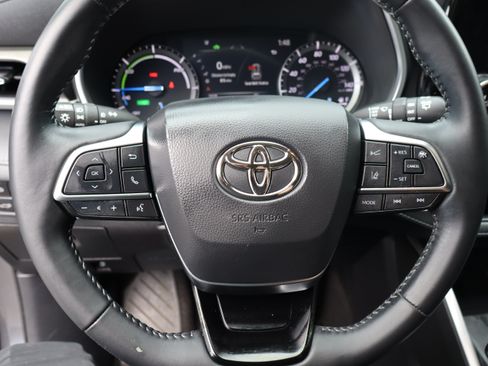Used 2021 Toyota Highlander XLE AWD/4WD image 34