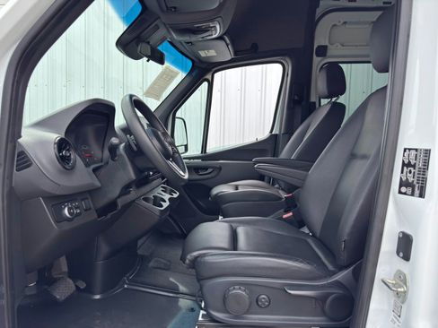 Used 2020 Mercedes-Benz Sprinter 3500 w/ Windows All Around Package image 16