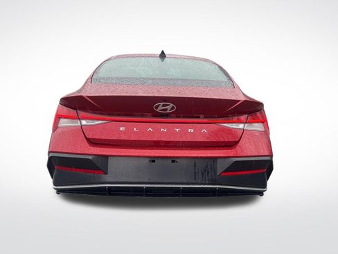 Used 2024 Hyundai Elantra SEL w/ Convenience Package image 4
