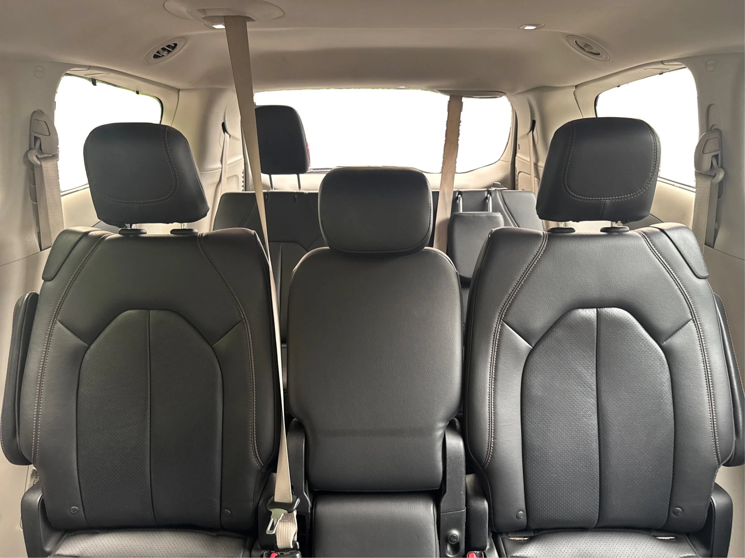Used 2019 Chrysler Pacifica Touring-L FWD image 17