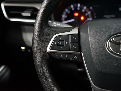 Certified 2023 Toyota Highlander L image 14