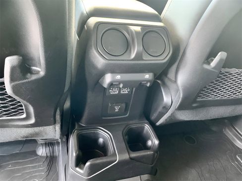 Used 2024 Jeep Wrangler Unlimited Rubicon image 19