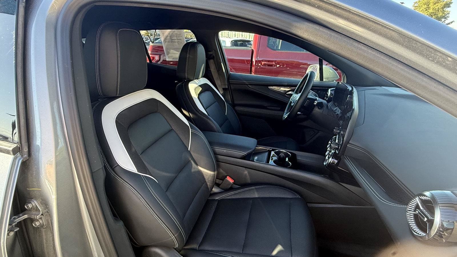 Used 2025 Chevrolet Blazer EV LT AWD/4WD image 23
