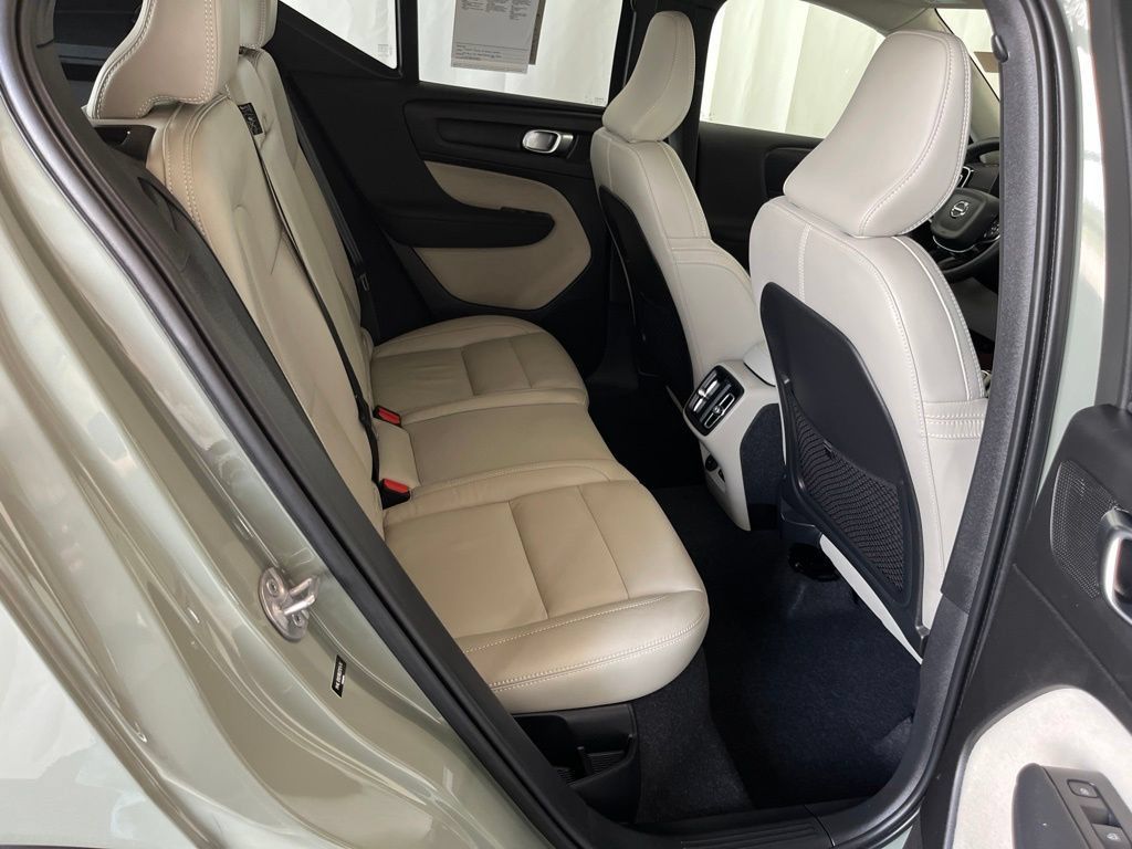 Used 2024 Volvo XC40 B5 Plus w/ Climate Package AWD/4WD image 25
