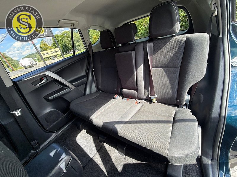 Used 2018 Toyota RAV4 XLE FWD image 13