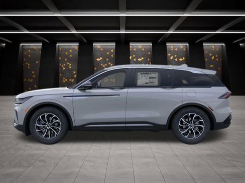 New 2026 Lincoln Nautilus Premier AWD/4WD image 3