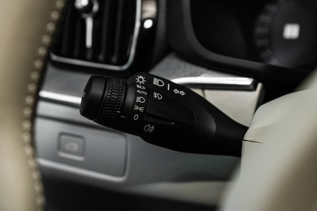 Used 2023 Volvo XC60 B5 Plus w/ Climate Package AWD/4WD image 38