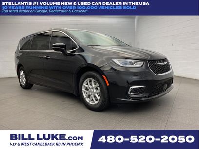 New 2026 Chrysler Pacifica Select