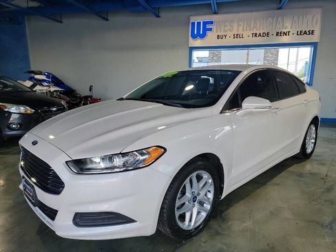 Used 2014 Ford Fusion SE image 4