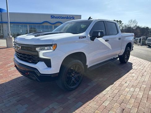 Used 2025 Chevrolet Silverado 1500 LT Trail Boss w/ Convenience Package II AWD/4WD image 32